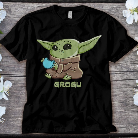 Baby Yoda Star Wars The Child Grogu Blue Macaron T-Shirt Unisex Adult T-shirt - Picture 1 of 2